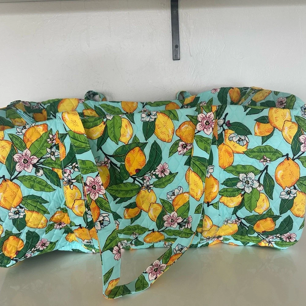 Vera Bradley XL Travel Duffel Bag Lemon Grove NWT - Picture 4 of 4